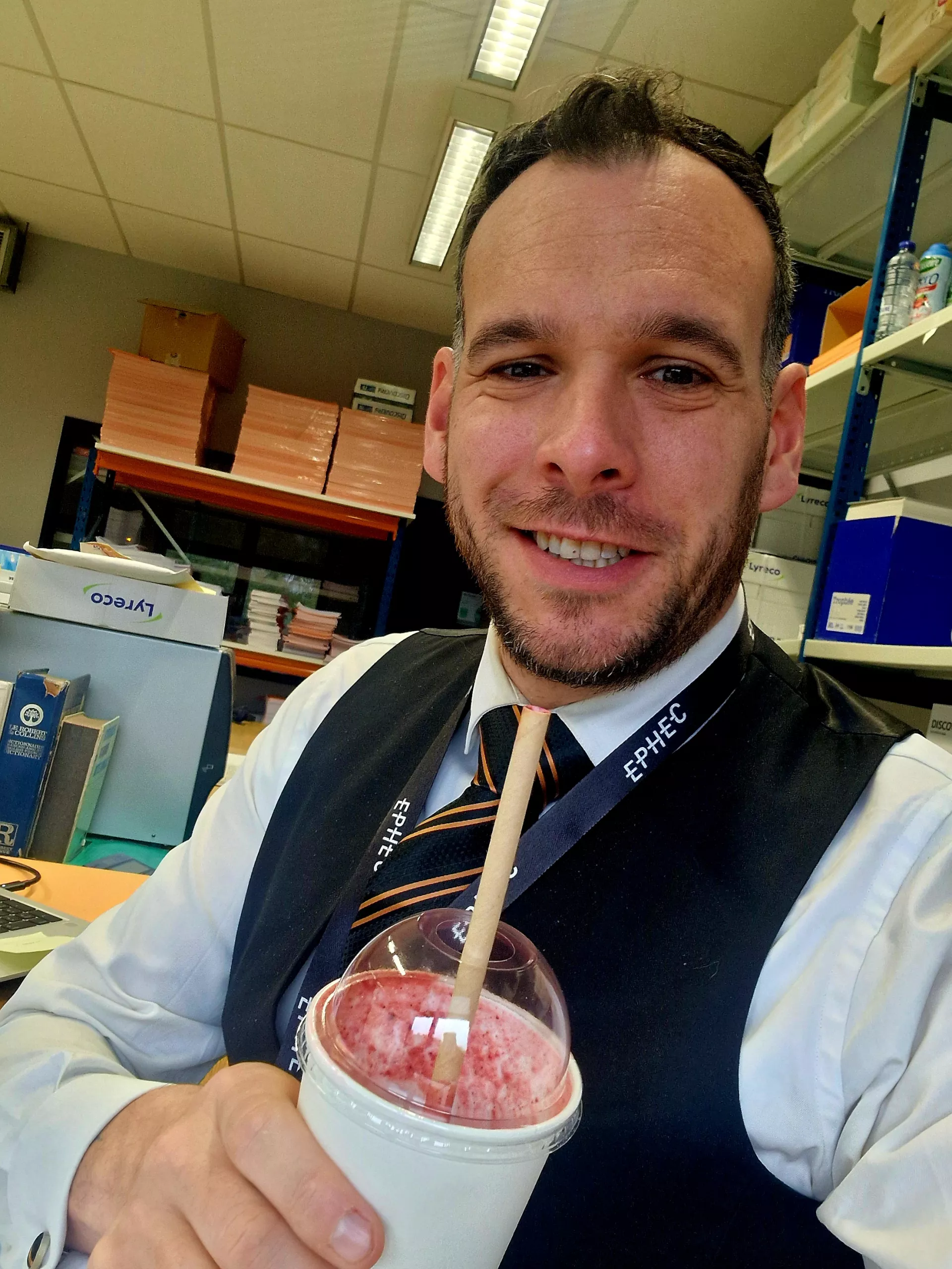 Le portrait du mois : Julien, dans les coulisses de la Presse de l’EPHEC