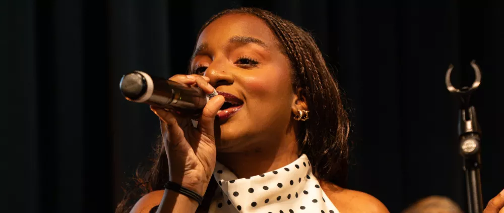 De l’EPHEC à Bercy : Chelsea, étudiante-artiste et choriste professionnelle